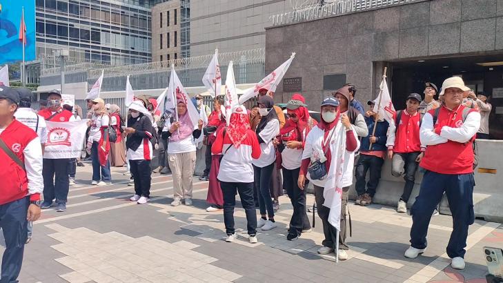 Ratusan Buruh FSPGI Demo Kedutaan Jepang dan Jerman,